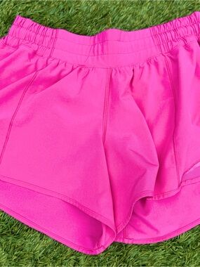 Lululemon Hotty Hot 4” shorts